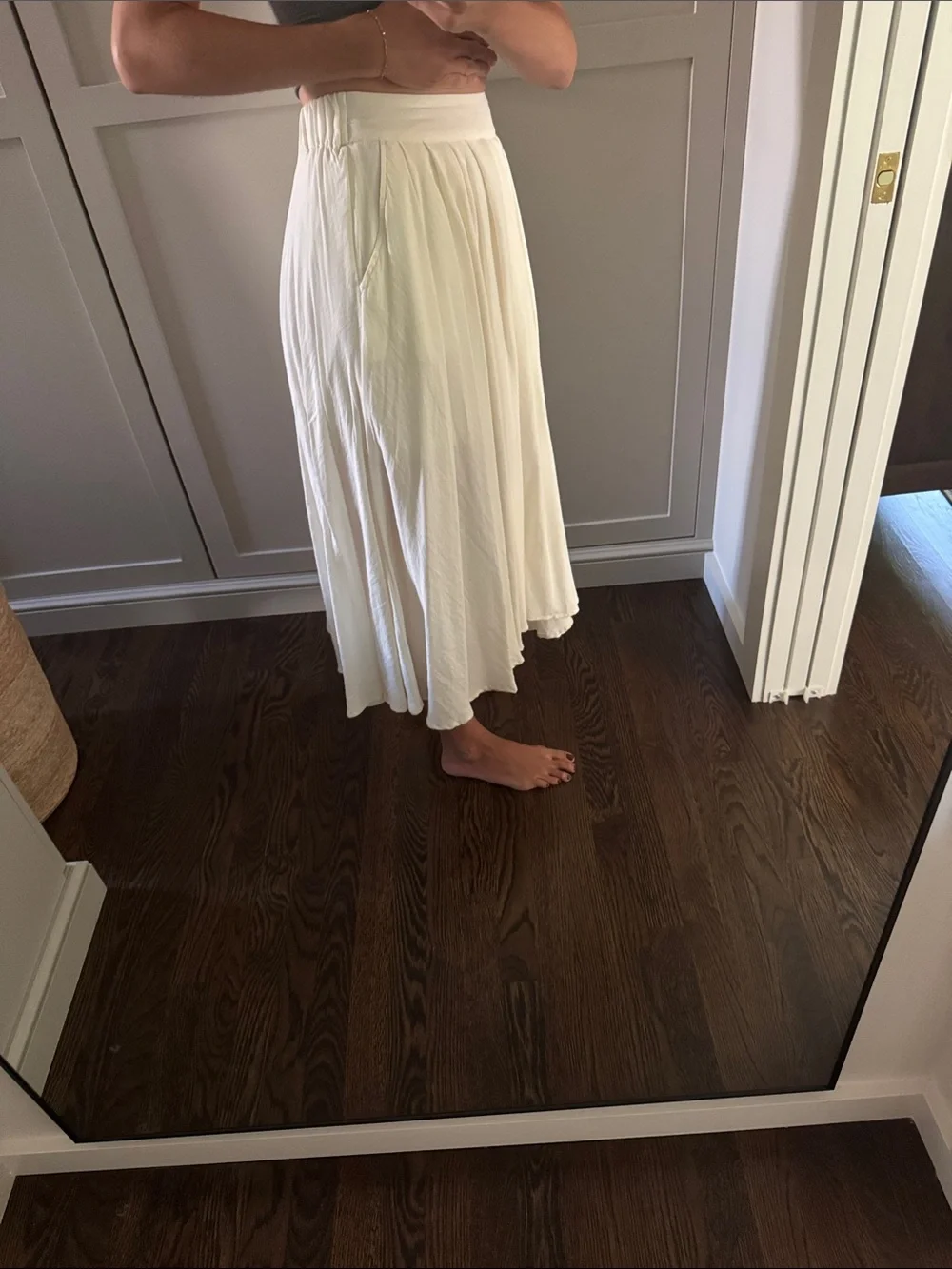 Mable Off White Pleated Midi Skirt w. Pockets